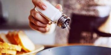 احذر زيادة الملح في طعامك قد يصيبك بالاكتئاب