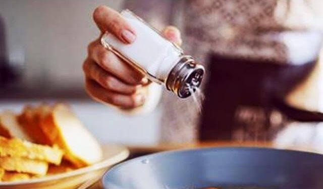 احذر زيادة الملح في طعامك قد يصيبك بالاكتئاب