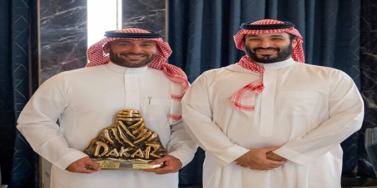 ولي العهد يستقبل يزيد الراجحي بطل رالي داكار