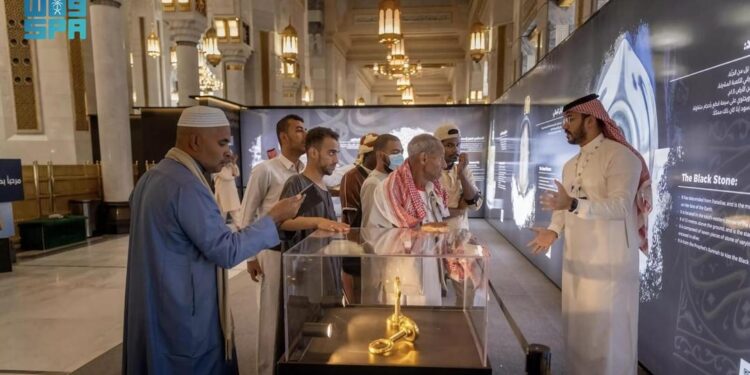 “هيئة العناية بشؤون الحرمين” تُقيم معرض “أول بيت” في المسجد الحرام بـ10 لغات خلال رمضان