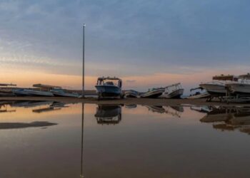 أمطار تهطل على محافظة الوجه