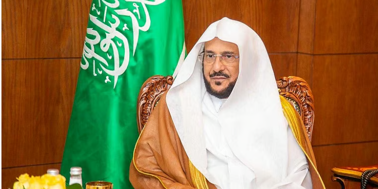 وزير “الإسلامية” يعلن الفائزين بجائزة خادم الحرمين لحفظ القرآن الكريم وتلاوته في دورتها الـ”26″