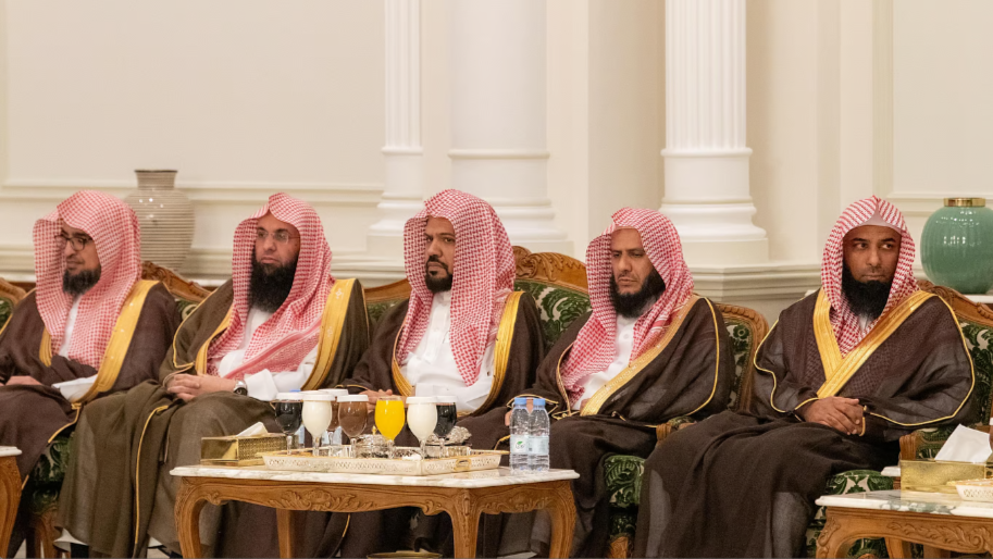 تفاعل السعودية - أمير المدينة يؤكد أهمية ترجمة العناية الفائقة التي توليها القيادة لزوار المسجد النبوي خلال رمضان
