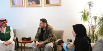 وصول التوأم الطفيلي المصري محمد عبدالرحمن جمعة إلى الرياض لدراسة حالتهما الصحية