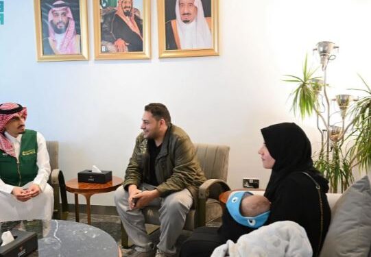 وصول التوأم الطفيلي المصري محمد عبدالرحمن جمعة إلى الرياض لدراسة حالتهما الصحية