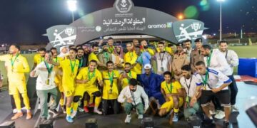 محافظ الهيئة العليا للأمن الصناعي يتوج فريق قوات أمن المنشآت بكأس البطولة الرمضانية لكرة القدم