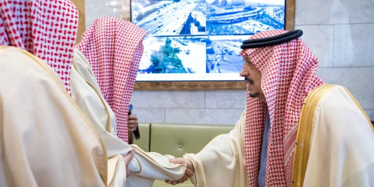 أمير الرياض يستقبل سماحة المفتي