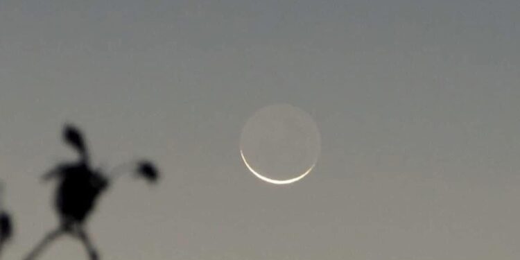 هلال العيد يزين سماء السعودية مساء اليوم