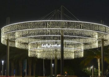 الواجهة البحرية بجدة تجذب الزوار في رمضان