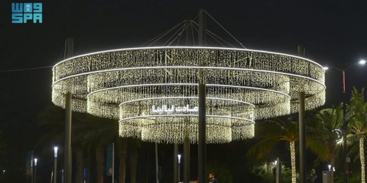 الواجهة البحرية بجدة تجذب الزوار في رمضان