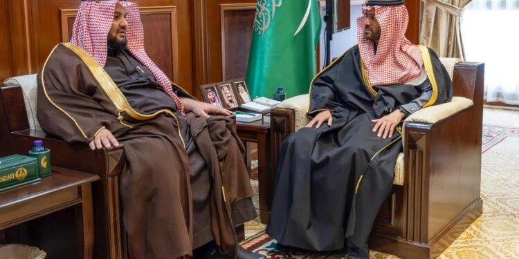 نائب أمير حائل يستقبل رئيس مجلس إدارة جمعية الملك عبدالعزيز الخيرية