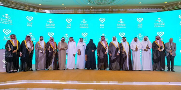 نائب أمير الشرقية يستقبل قيادات القطاع الشرقي الصحي