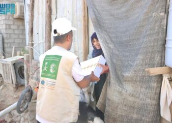 مركز الملك سلمان للإغاثة يوزّع 1.312 كرتون تمر في عدة مديريات بمحافظة مأرب