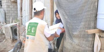 مركز الملك سلمان للإغاثة يوزّع 1.312 كرتون تمر في عدة مديريات بمحافظة مأرب