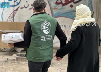 مركز الملك سلمان للإغاثة يوزّع 2.812 كرتون تمر في بلدة تل شهاب بمحافظة درعا