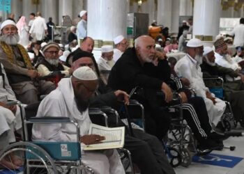 خدمات ورعاية كبيرة لكبيرات السن وذوات الإعاقة بالمسجد النبوي