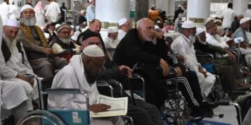 خدمات ورعاية كبيرة لكبيرات السن وذوات الإعاقة بالمسجد النبوي