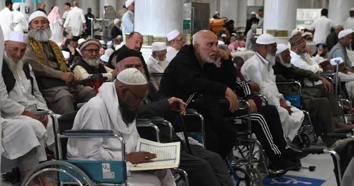 خدمات ورعاية كبيرة لكبيرات السن وذوات الإعاقة بالمسجد النبوي