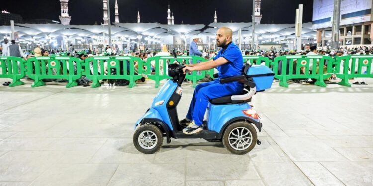 تجمع المدينة الصحي يطلق خدمة السكوتر الإسعافي لخدمة زوار المسجد النبوي