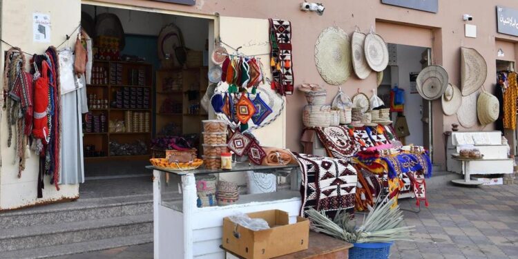أسواق حائل الشعبية.. حلة تراثية رمضانية تثري زوارها