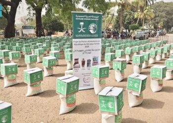 مركز الملك سلمان للإغاثة يدشّن مشروع سلة “إطعام” الرمضاني في جمهورية مالي