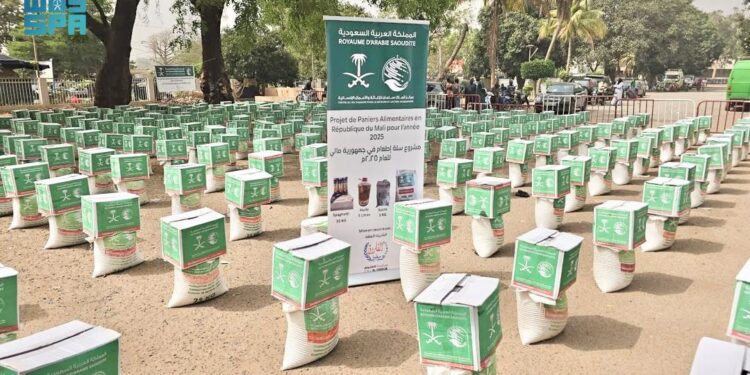 مركز الملك سلمان للإغاثة يدشّن مشروع سلة “إطعام” الرمضاني في جمهورية مالي