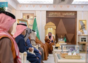 أمير القصيم يتسلَّم التقرير الختامي لمهرجان الصقور 2025 ويكرّم الفائزين