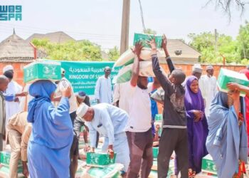 مركز الملك سلمان للإغاثة يوزّع 613 سلة غذائية في ولاية أداماوا بنيجيريا الاتحادية