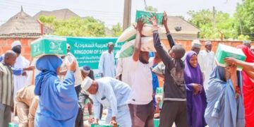 مركز الملك سلمان للإغاثة يوزّع 613 سلة غذائية في ولاية أداماوا بنيجيريا الاتحادية