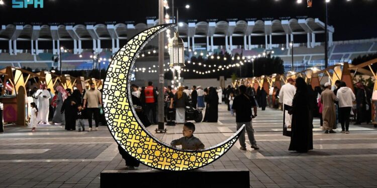 أسواق “ليالي رمضانية” بالمدينة المنورة وجهة فريدة تأسر زوارها بأجوائها المميزة