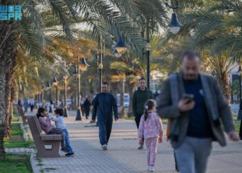 إقبال متزايد على رياضة المشي قبيل الإفطار في منطقة الحدود الشمالية