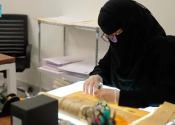 باحثات سعوديات يدرن مركز الترميم والمعالجة بمكتبة الملك عبدالعزيز العامة