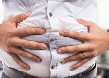 أسباب انتفاخ البطن في رمضان