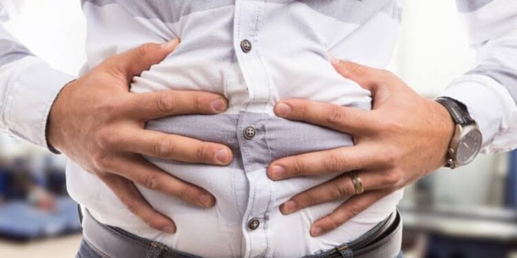 أسباب انتفاخ البطن في رمضان