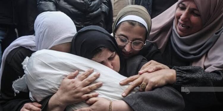 عاجل.. استشهاد 86 فلسطينيًا في غارات جوية إسرائيلية على غزة