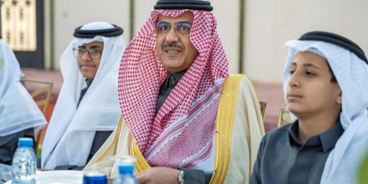 وكيل إمارة حائل المكلف يشارك أيتام “رفاق” مأدبة الإفطار الرمضاني