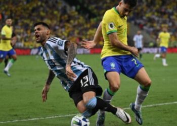 الأرجنتين يواجه البرازيل اليوم في تصفيات كأس العالم 2026