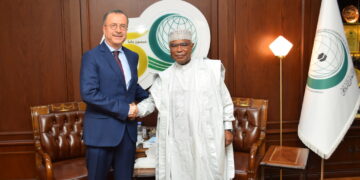 المندوب الدائم للمملكة لدى التعاون الإسلامي يستقبل رئيس منتدى الشباب