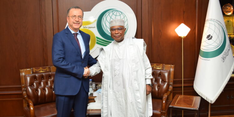 المندوب الدائم للمملكة لدى التعاون الإسلامي يستقبل رئيس منتدى الشباب