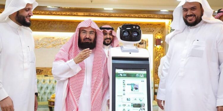 روبوت منارة.. الذكاء الاصطناعي في خدمة قاصدي المسجد الحرام (إنفوجراف)