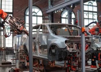 السعودية.. مركز صناعي عالمي جديد في صناعة السيارات وسلاسل الإمداد (إنفو جراف)