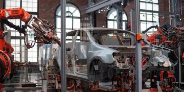 السعودية.. مركز صناعي عالمي جديد في صناعة السيارات وسلاسل الإمداد (إنفو جراف)