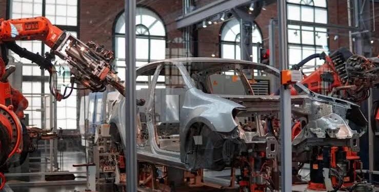 السعودية.. مركز صناعي عالمي جديد في صناعة السيارات وسلاسل الإمداد (إنفو جراف)