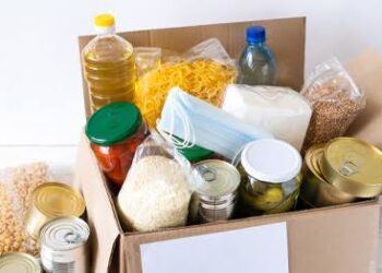 منافسة شرسة بين المتاجر الكبرى في أسعار السلال الرمضانية.. والفارق يصل إلى 11% (إنفو جراف)