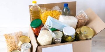 منافسة شرسة بين المتاجر الكبرى في أسعار السلال الرمضانية.. والفارق يصل إلى 11% (إنفو جراف)