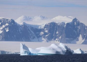 إطلاق أول بعثة علمية سعودية إلى القطب الجنوبي لدراسة تغير المناخ (إنفو جراف)