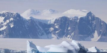 إطلاق أول بعثة علمية سعودية إلى القطب الجنوبي لدراسة تغير المناخ (إنفو جراف)