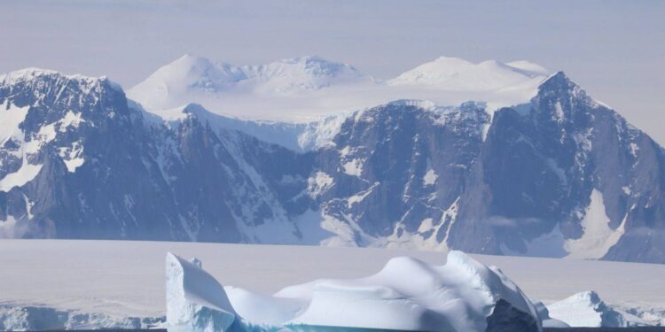إطلاق أول بعثة علمية سعودية إلى القطب الجنوبي لدراسة تغير المناخ (إنفو جراف)