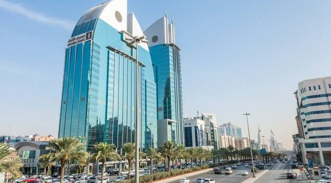 “فيتش”: البنوك السعودية تحقق نمواً قوياً في الدخل والإقراض.. والتفوق مستمر في 2025 (إنفو جراف)