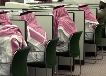 سوق العمل السعودي.. أرقام قياسية في التوطين والاستثمار وتمكين المرأة (إنفو جراف)